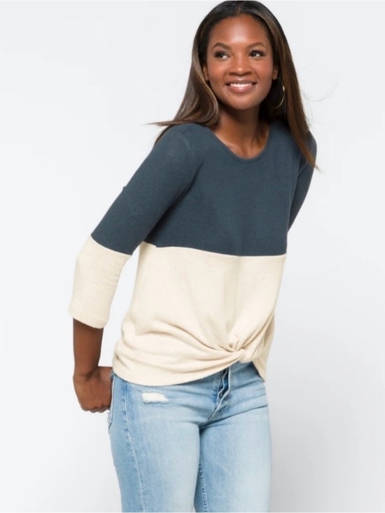 Tops - Lovely EUC Market & Spruce twist front top